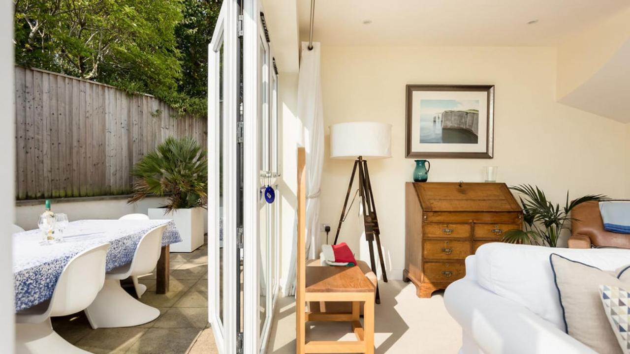 Twin Palms Villa Poole Exterior foto